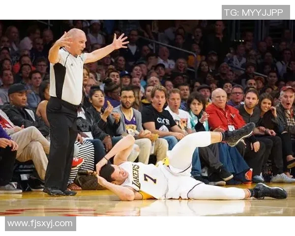 首秀不顺！绿军官方：加尔扎遭遇脑震荡 本场比赛不会回归