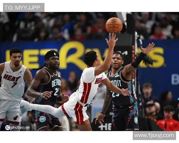 鲍威尔17分阿德巴约15篮板 热火三节领先篮网 鲍威尔17分阿德巴约15篮板 热火三节领先篮网