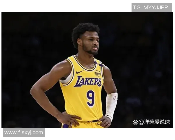 名记称老詹没逼湖人选布朗尼，湖人自愿的，当时有三队有意布朗尼